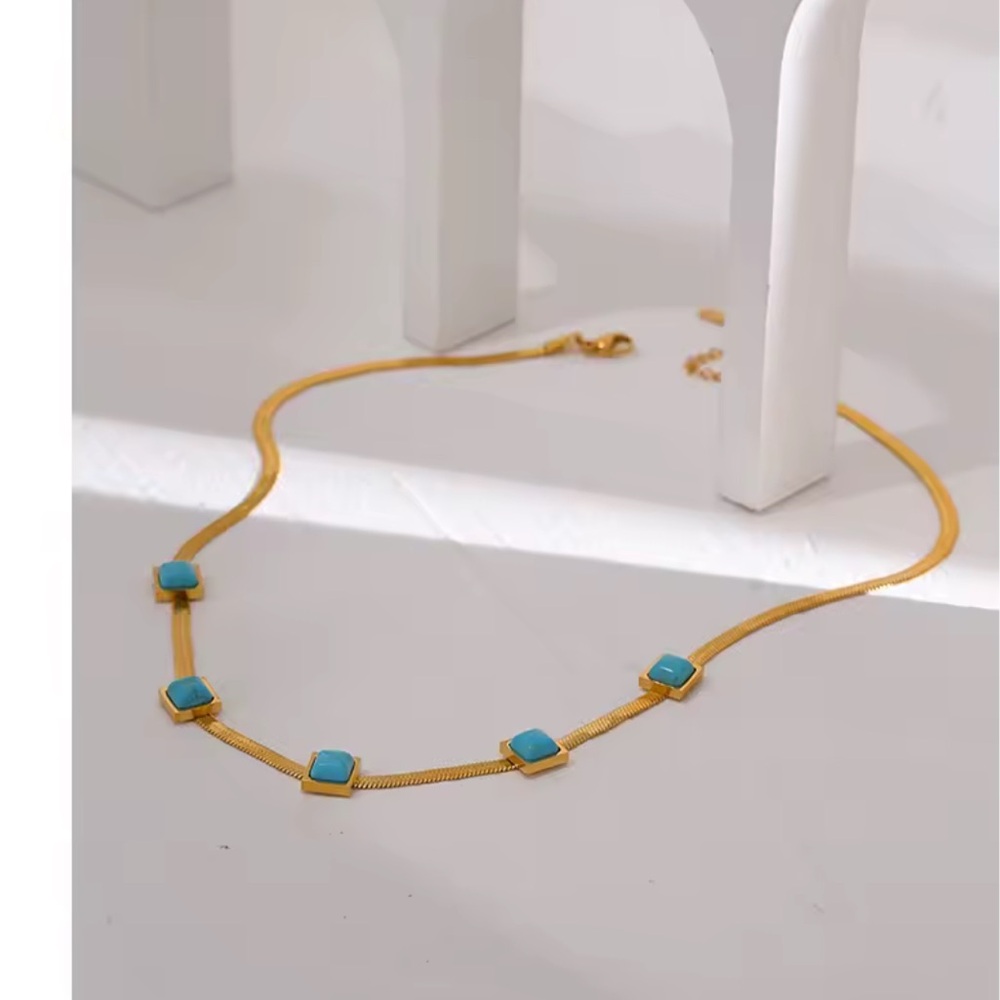 Turquoise Snake Chain Necklace
18K Gold plated Stainless Steel - Picture 5 of 11